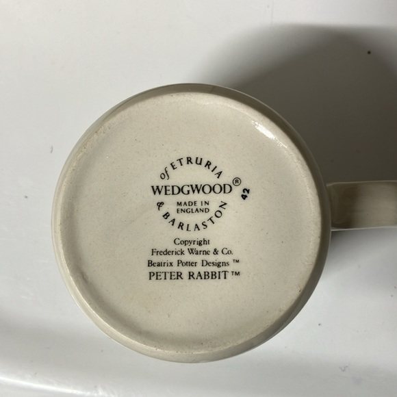 Peter rabbit nursery set by Wedgwood - Picture 11 of 12